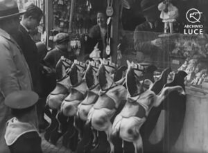 Kerst in Rome 1933: Piazza Navona met de bekende stalletjes met speelgoed.